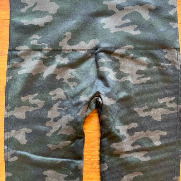 Spanx Crop Camo Seamless leggings NEW Look At Me Now S - Picture 7 of 8